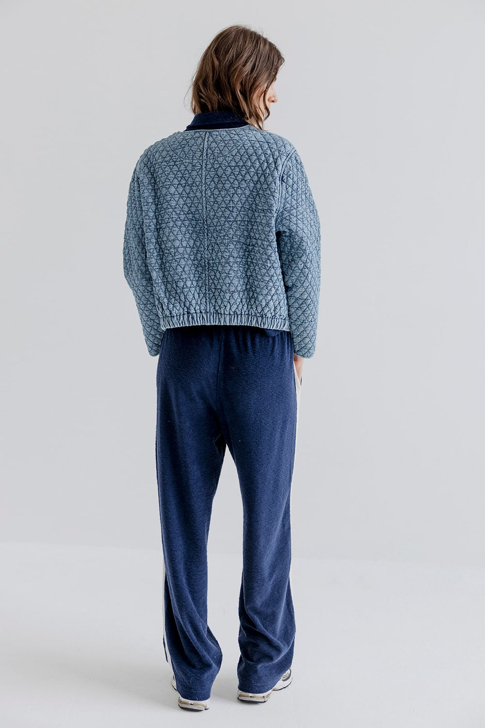 Project AJ117 Camma wide leg bukser i midnight med elastisk talje og sidepanel.