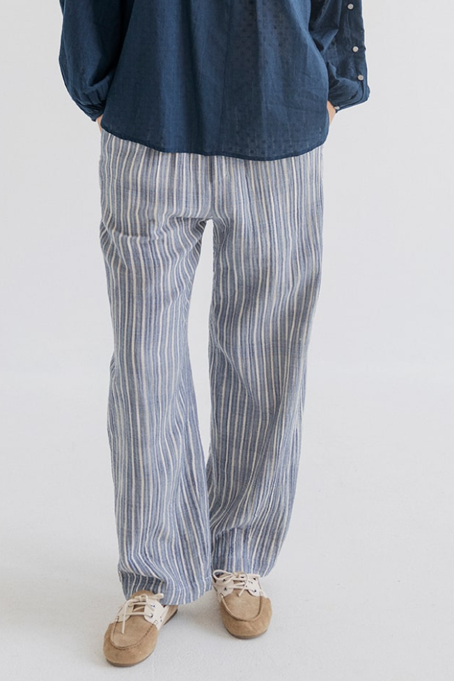 Project AJ117 Mea bukser i indigo striber med elastisk talje og afslappet pasform.