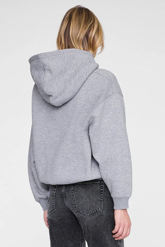 ANINE BING Jaci Hoodie Letterman i medium heather grey, oversized hættetrøje i 100% bomuld med sporty Letterman-print.