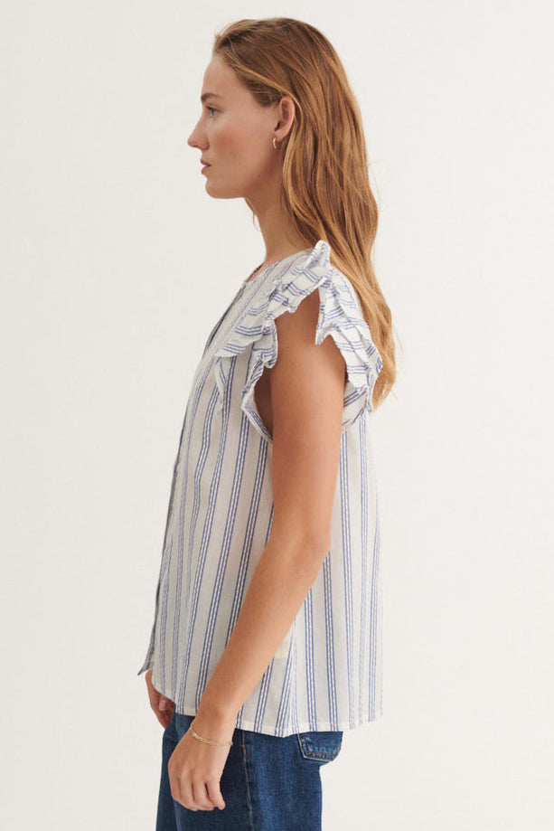 Basic Apparel Ada Shirt – stribet skjorte i True Navy / Whisper White med korte ærmer og knaplukning.
