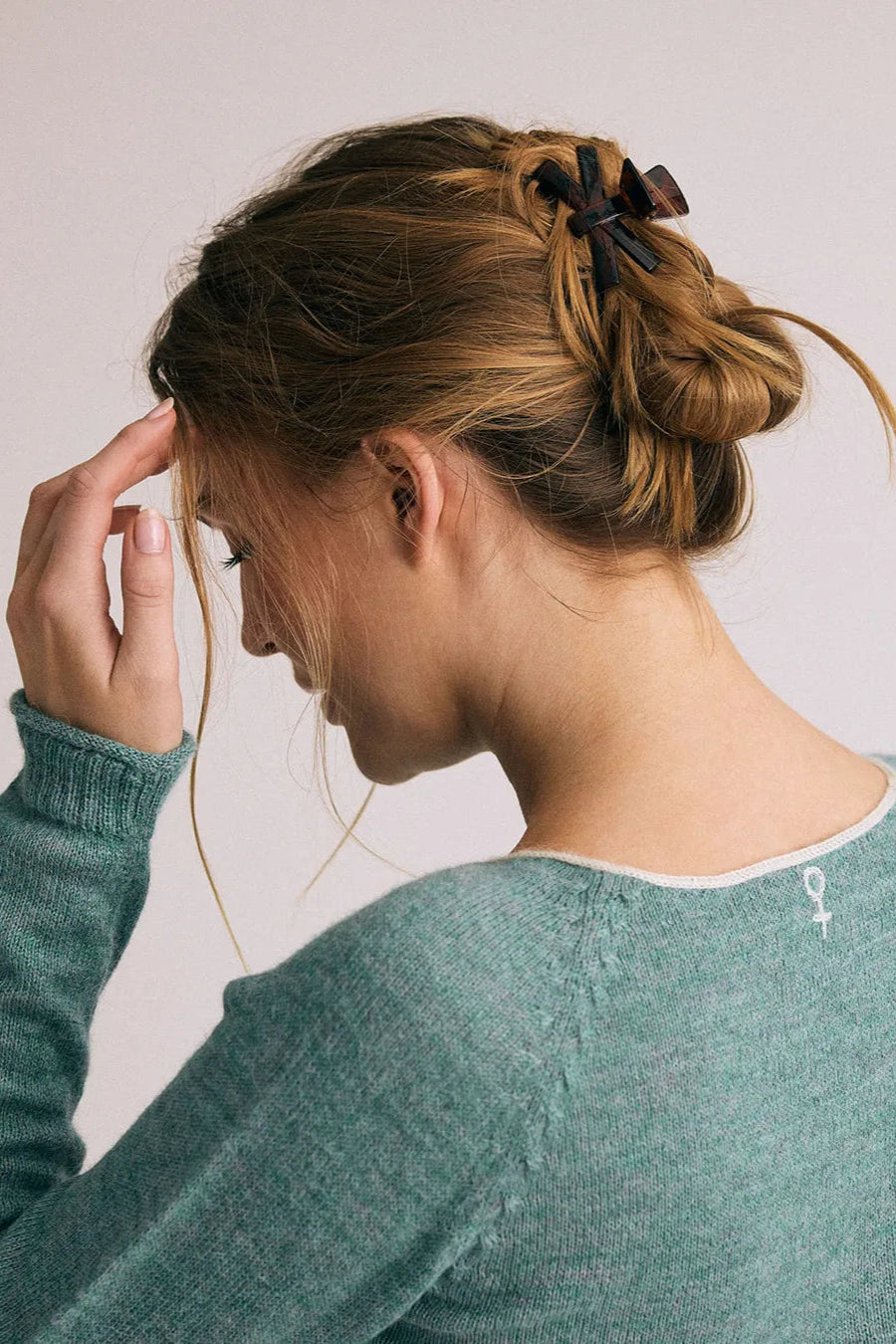 Gorridsen's Afrodite Peru Sweater i 100% Baby Alpaca Uld i farven 'aqua'. Den lette, varme og bløde uld er behagelig mod huden.