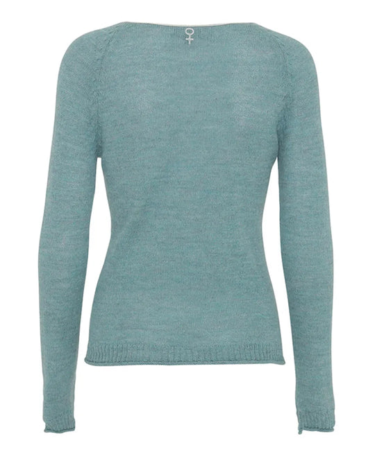 Gorridsen's Afrodite Peru Sweater i 100% Baby Alpaca Uld i farven 'aqua'. Den lette, varme og bløde uld er behagelig mod huden.