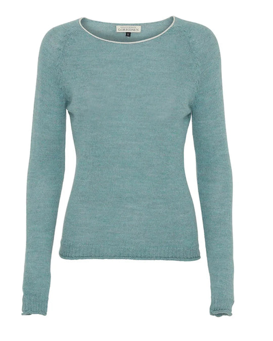 Gorridsen's Afrodite Peru Sweater i 100% Baby Alpaca Uld i farven 'aqua'. Den lette, varme og bløde uld er behagelig mod huden.