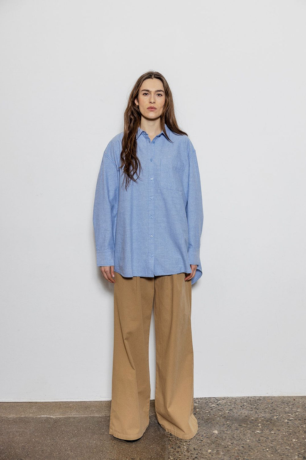 Project AJ117 Hamilton DK16-253 Skjorte i Light Blue – oversized skjorte i blød økologisk bomuld med boyfriend-fit og længere længde.
