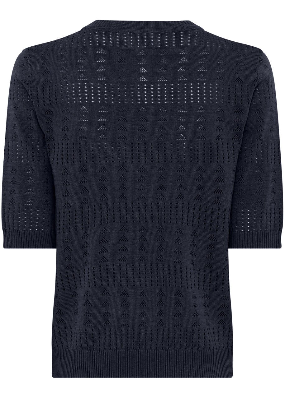 La Rouge Alma knit bluse i navy med hulmønster og let viskosekvalitet.
