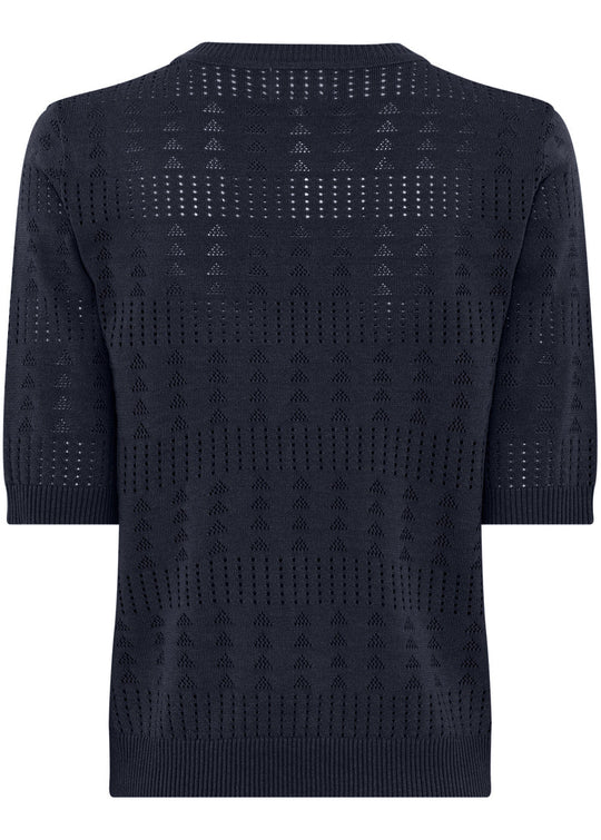 La Rouge Alma knit bluse i navy med hulmønster og let viskosekvalitet.