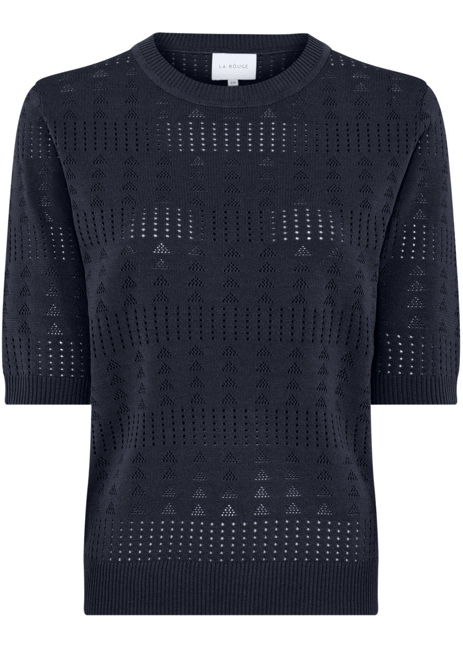 La Rouge Alma knit bluse i navy med hulmønster og let viskosekvalitet.