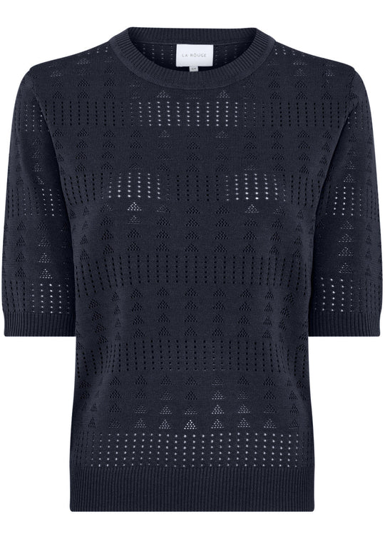 La Rouge Alma knit bluse i navy med hulmønster og let viskosekvalitet.