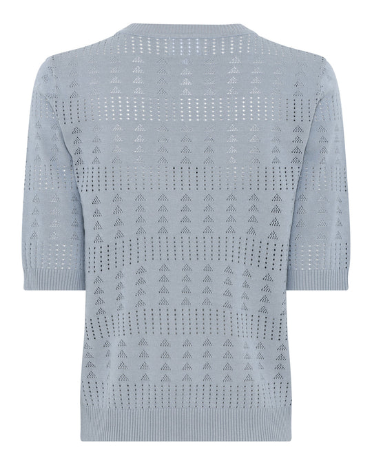 La Rouge Alma knit bluse i lyseblå med hulmønster og let viskosekvalitet.