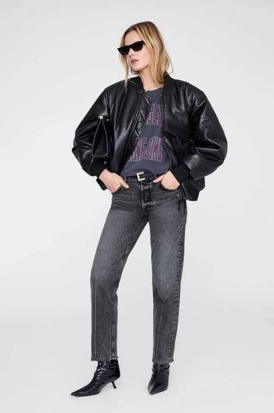 ANINE BING Johnny Cropped Tee i washed black, cropped T-shirt i bomuldsjersey med "Los Angeles Anine Bing" grafik.