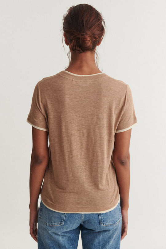 Basic Apparel Ashly Double Tee i portobella med loose fit og lag-på-lag look.