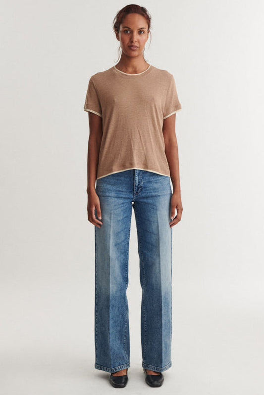 Basic Apparel Ashly Double Tee i portobella med loose fit og lag-på-lag look.