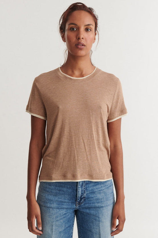 Basic Apparel Ashly Double Tee i portobella med loose fit og lag-på-lag look.