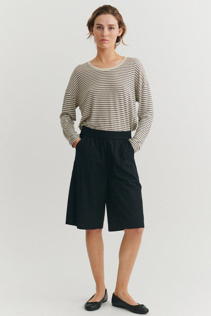 Basic Apparel Ashly LS Tee birch black – langærmet T-shirt med rund hals og løs pasform.