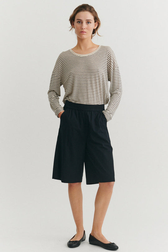 Basic Apparel Ashly LS Tee birch black – langærmet T-shirt med rund hals og løs pasform.