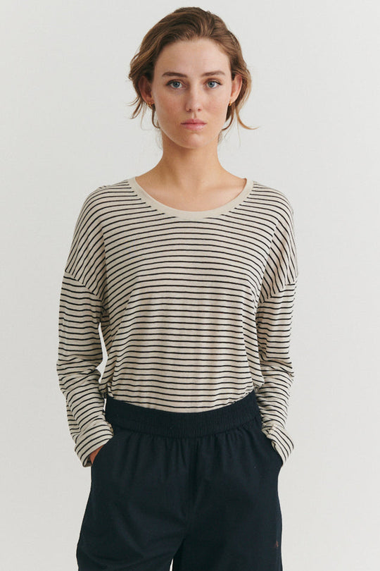 Basic Apparel Ashly LS Tee birch black – langærmet T-shirt med rund hals og løs pasform.