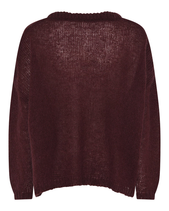 La Rouge Asta Knit i wine – let, afrundet helårsstrik i mohair/uld-blanding med løs pasform og feminint udtryk.
