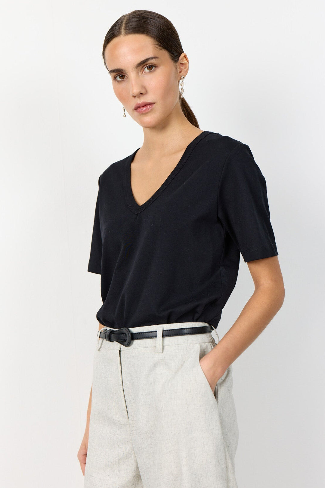 Leveté Room Paloma 2 T-shirt – klassisk T-shirt med V-hals og korte ærmer.