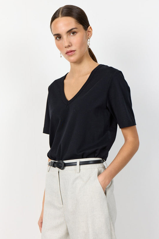 Leveté Room Paloma 2 T-shirt – klassisk T-shirt med V-hals og korte ærmer.