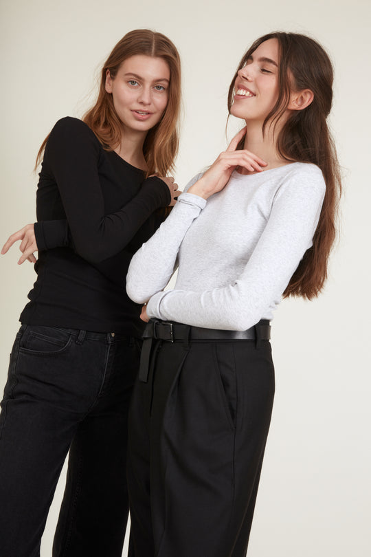 Basic Apparel Ludmilla LS Tee
