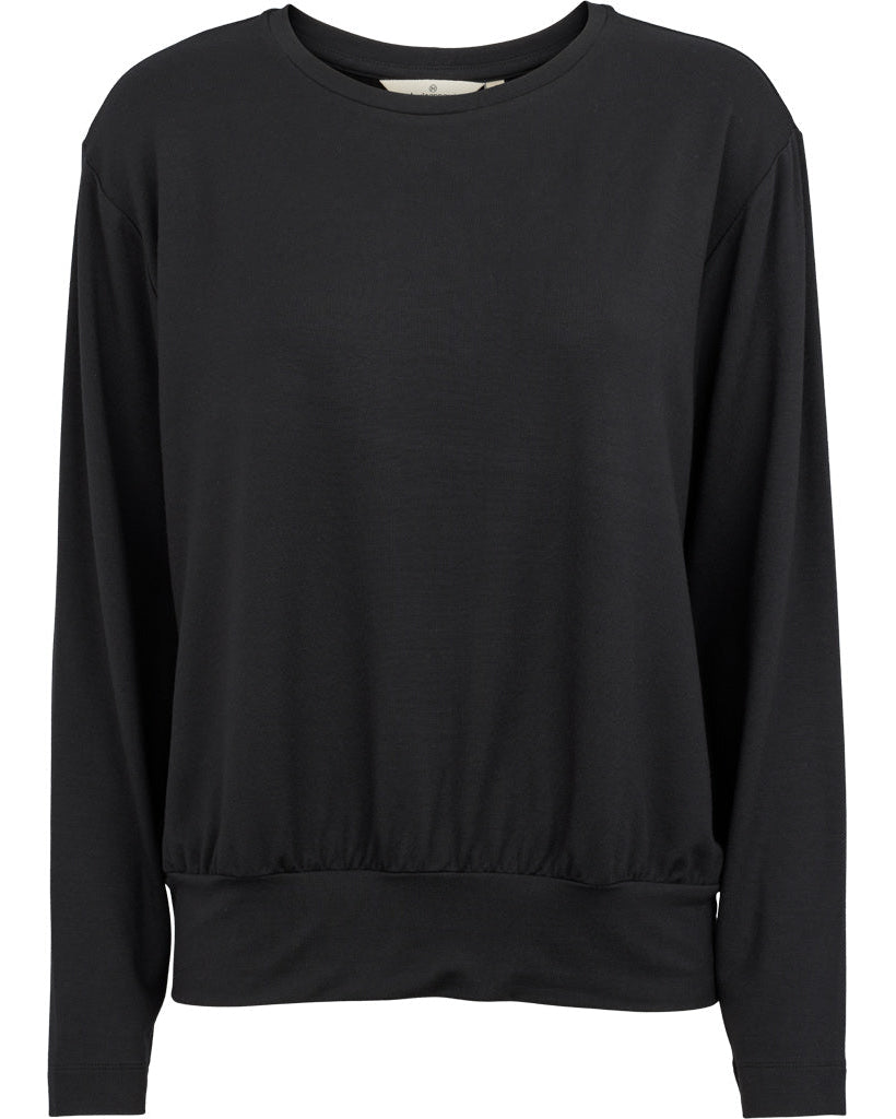 Basic Apparel Sadie Blouse i sort med løst fit, lange ærmer og rund hals i blød modal- og viskoseblanding.
