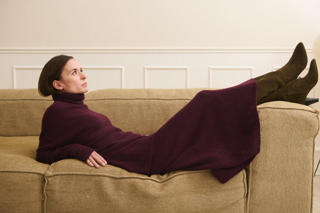 Basic Apparel Lise 3/4 Skirt i port royale med A-formet silhuet, elastisk rib i taljen og 3/4-længde.
