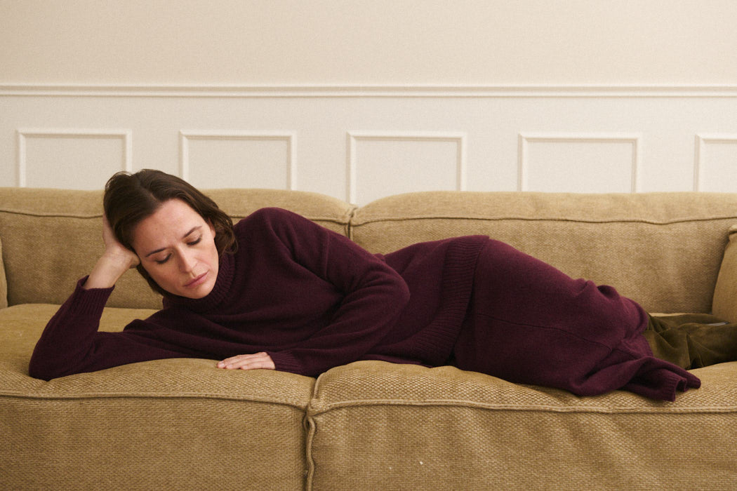 Basic Apparel Lise 3/4 Skirt i port royale med A-formet silhuet, elastisk rib i taljen og 3/4-længde.
