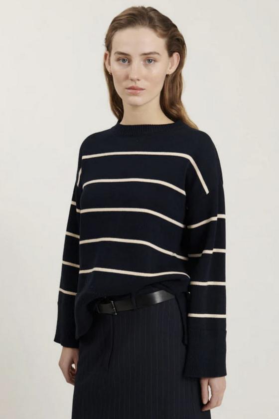 Stilfuld Komfort: Basic Apparel Winie O-neck Stripe i sky captain/birch