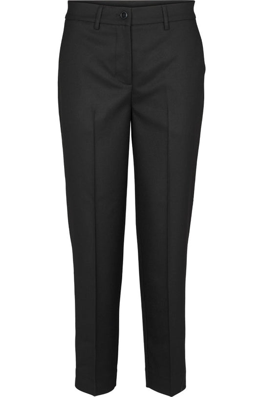 Basic Apparel Radi Slim Pants i sort – bukser i genanvendt polyester med skrålommer, pressefolder og justerbar talje.
