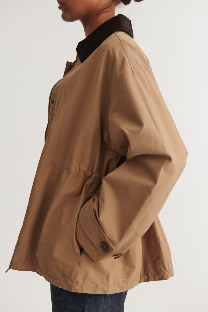 Basic Apparel Lin Jacket sepia tint – oversized jakke med fløjlskrave og justerbar snøre.