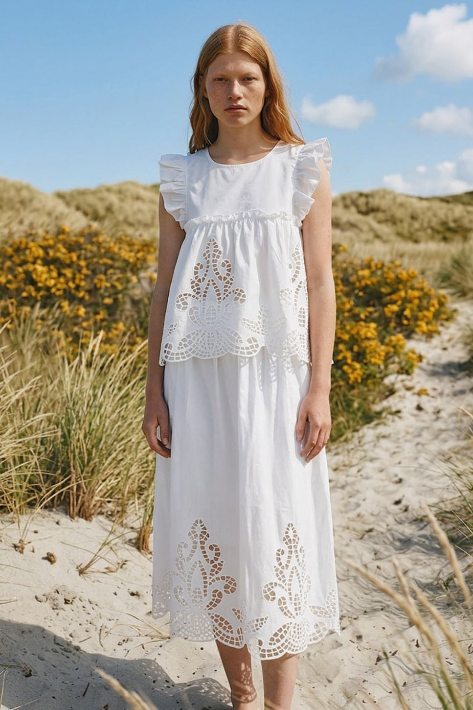 La Rouge Bea nederdel og top  i hvid med blondekant og let bomuldskvalitet.