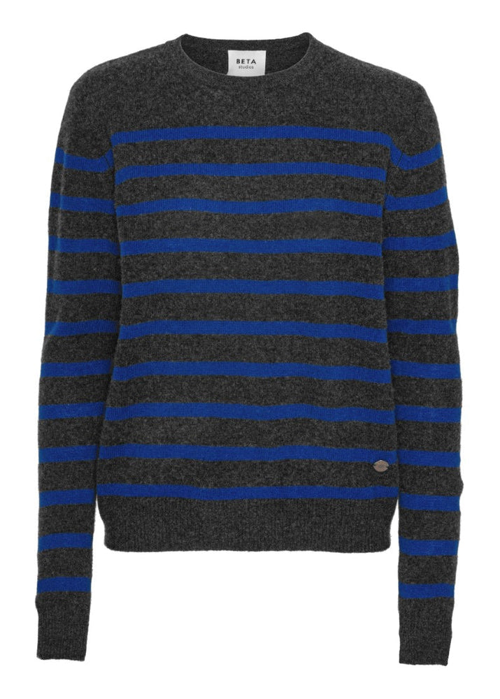Beta Studios Bibi Striped O-Neck i cashmere med striber i Anthracite Grey og Azura Blue.

