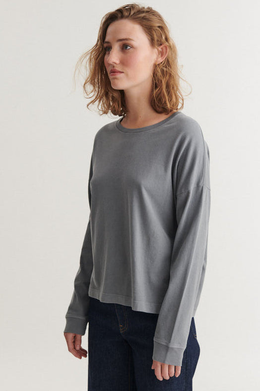 Basic Apparel Boni LS T-shirt poppy seed – langærmet tee i økologisk bomuld med løs pasform.