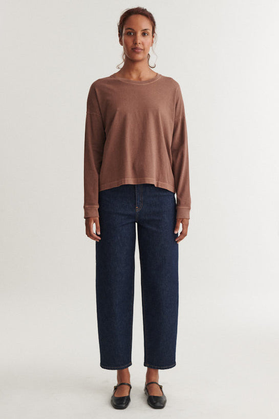 Basic Apparel Boni LS T-shirt fondue fudge – langærmet tee i økologisk bomuld med løs pasform.