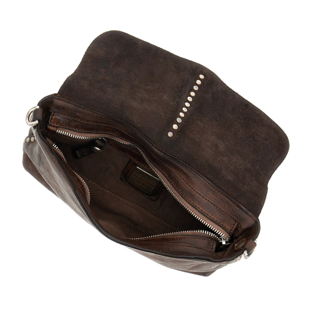 Campomaggi Artemisia crossbody taske i moro læder med nitter og justerbar rem.
