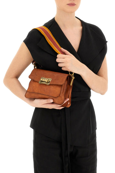 Campomaggi Agnese Small taske i cognac læder med crossbody rem og flere rum