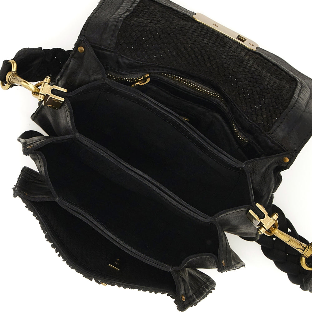 Campomaggi Agnese Small crossbody taske i sort flettet læder med justerbar rem.