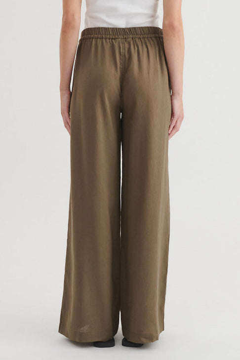 Basic Apparel Carina Pants – lette bukser med elastisk talje og løs pasform.