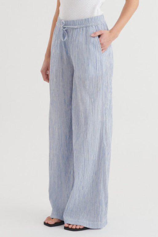 Basic Apparel Carol pants riviera – lette bukser i økologisk bomuld med elastik.