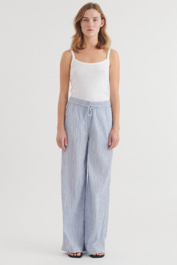 Basic Apparel Carol pants riviera – lette bukser i økologisk bomuld med elastik.