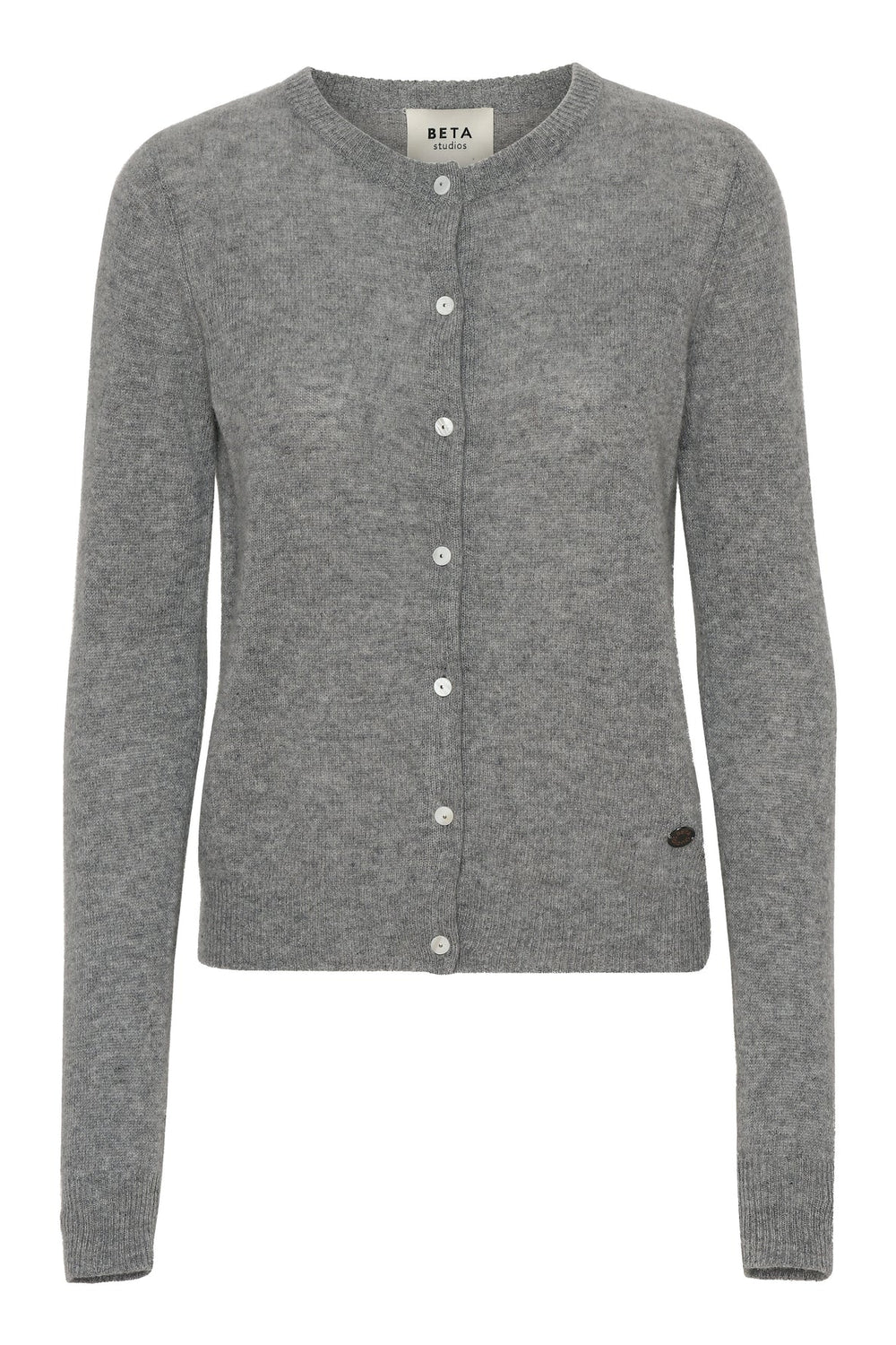 Classic Cashmere Cardigan i 100% Mongolian Cashmere med perlemorsknapper og tidløst design.