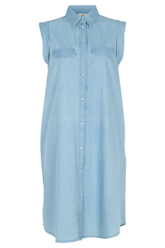 Basic Apparel Cody Dress – ærmeløs denimkjole med knaplukning og lommer.