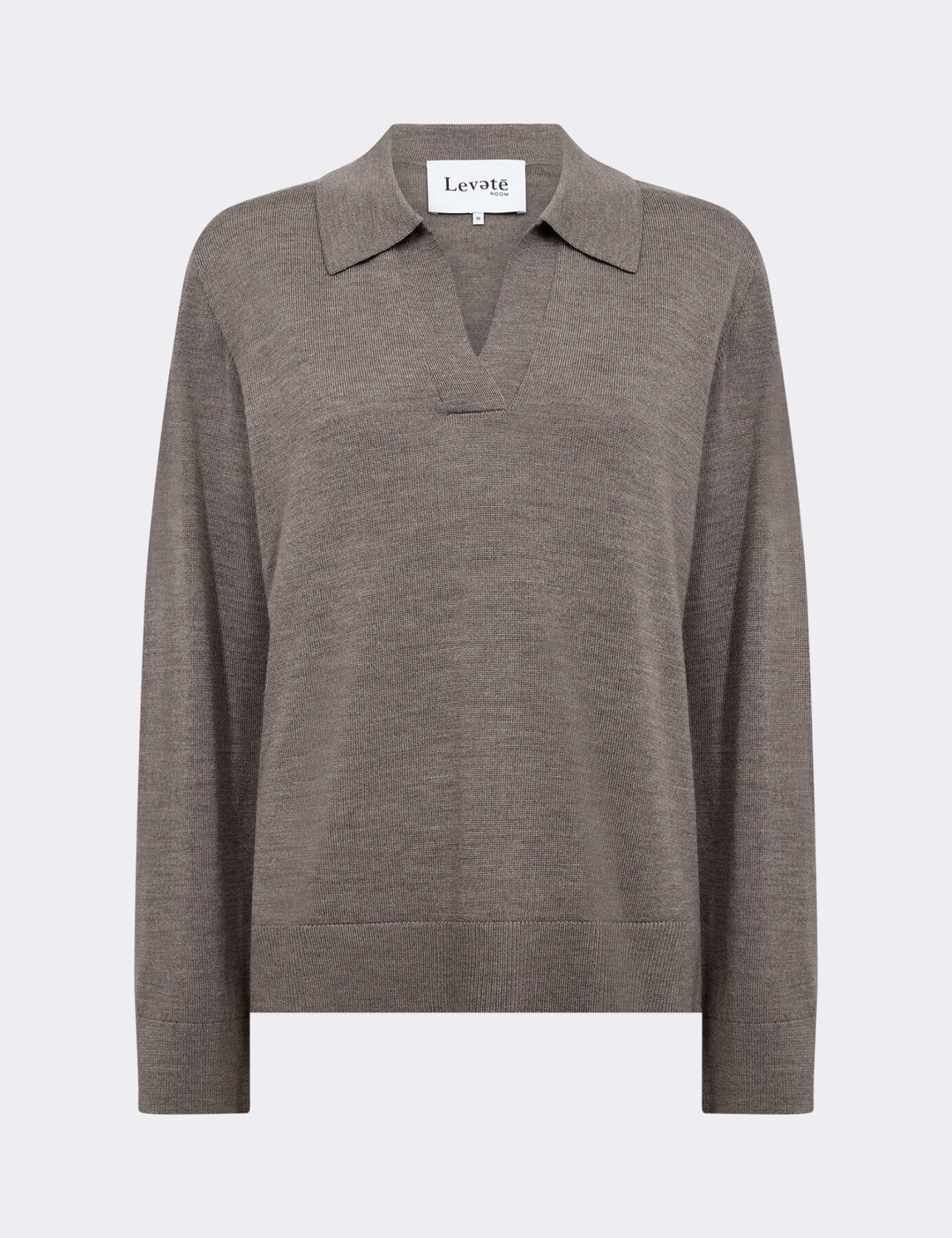 Levete Room LR-Ismaila 9 Pullover i merinould med klassisk krave, V-hals og ribbede manchetter.