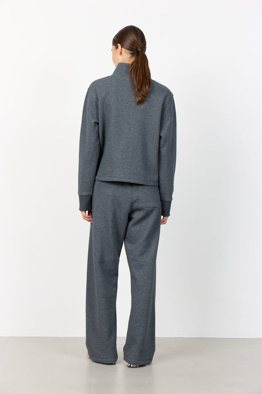Leveté Room Nuka 16 jakke i dark grey – let jakke med høj krave og lynlås.