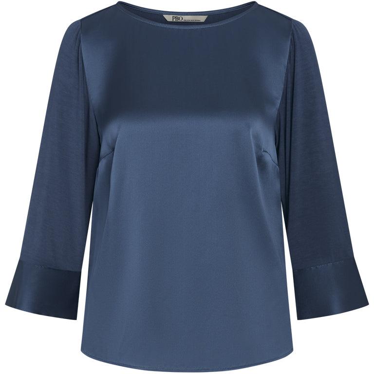 PBO Etta Bluse – Elegant Dark Blue Bluse med Silke Front og Bådudskæring