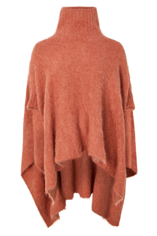 Rabens Saloner Dede Fluffy Knit poncho i redwood set bagfra