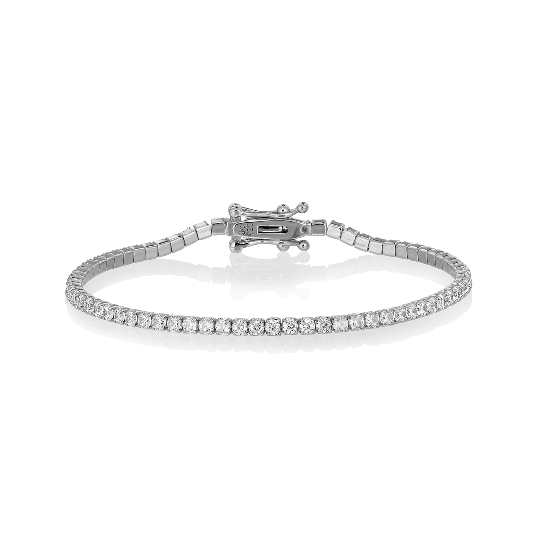 Alura Grace Bracelet 07 i 925 sterlingsølv – slankt armbånd med facetslebne zirkonia, elegant design og bredde på 2 mm.
