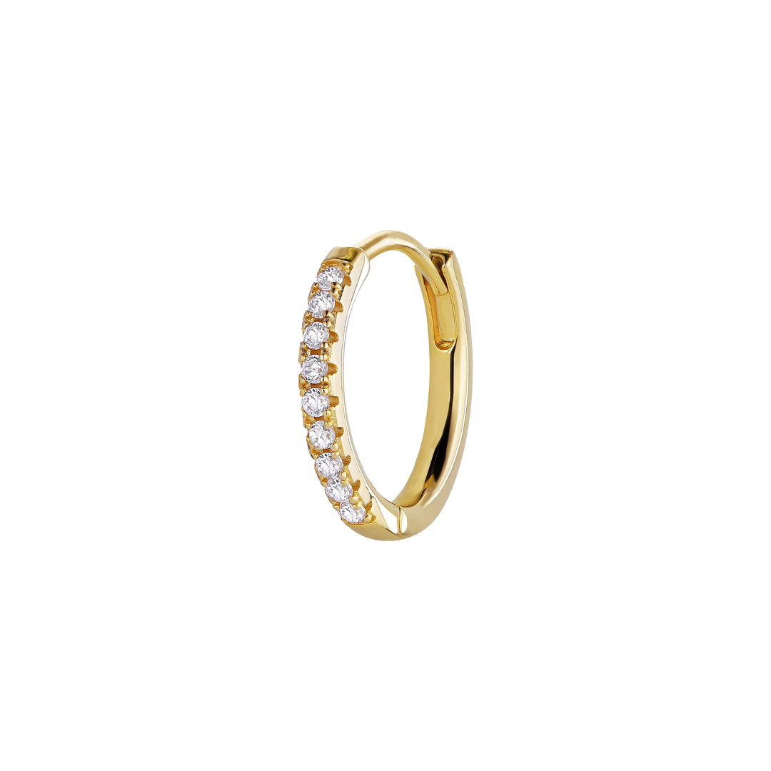 Alura Grace Hoop 02 ørestik i 18K guldbelagt sterlingsølv med facetslebne zirkoner, inspireret af Grace Kelly. Sælges enkeltvis.
