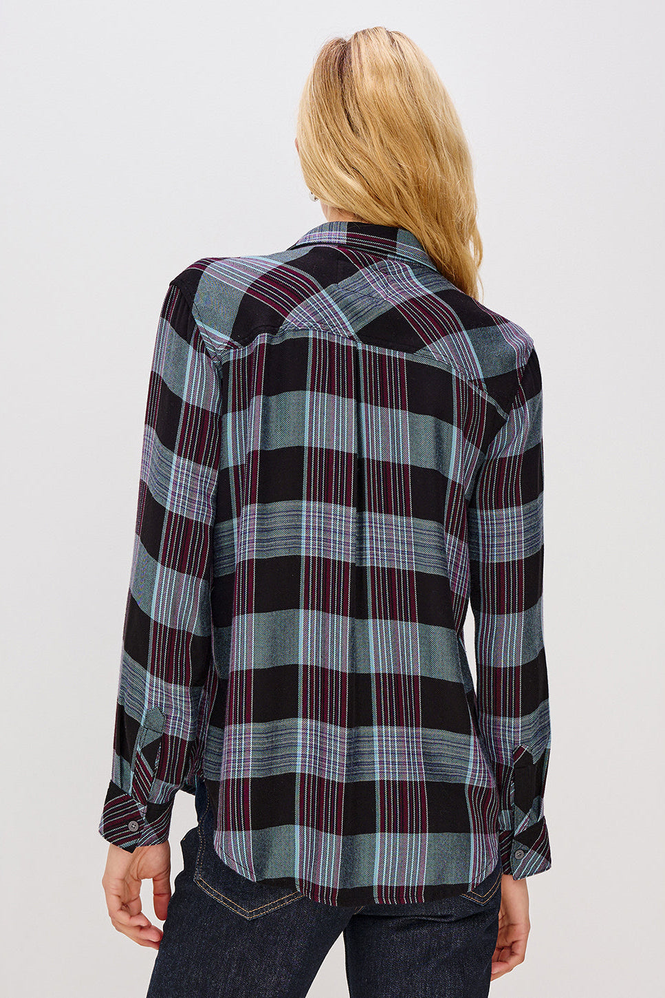 Rails Hunter Shirt i Cinder Aqua Mulberry – ternet, langærmet skjorte i blød rayon med krave, gennemknappet front og brystlomme.
