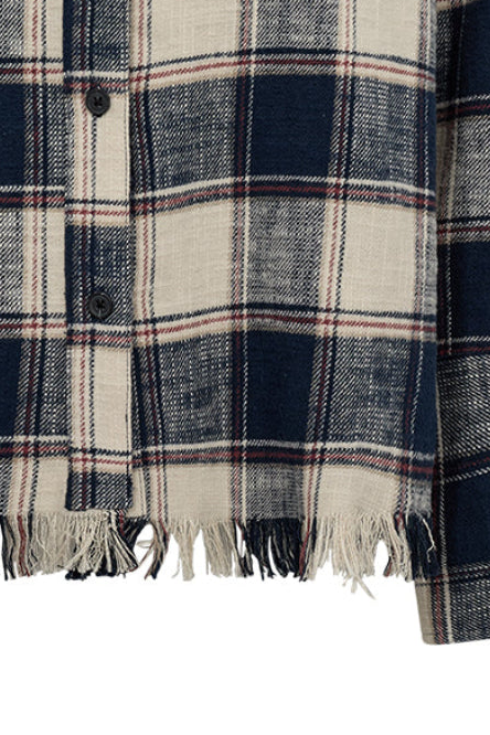 IVY Copenhagen Pia Distressed Shirt med tern og rå flossede kanter.